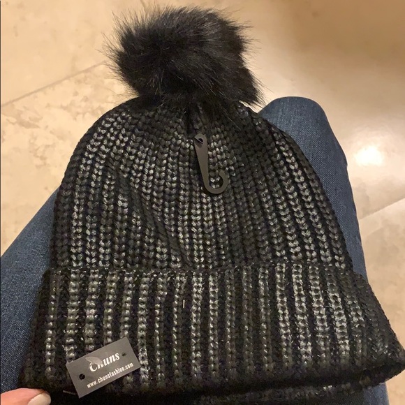 NWT black coated pompon hat - Picture 4 of 6